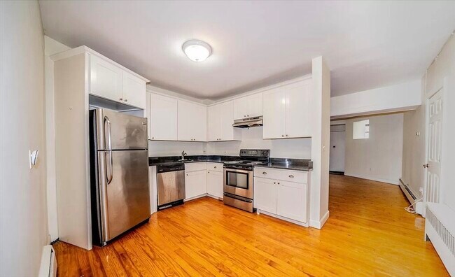 Building Photo - 1728 Beacon St