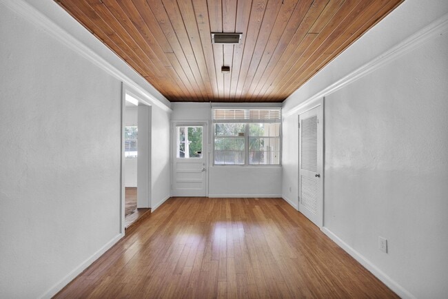 Building Photo - Stunning 3-Bedroom, 2-Bath Home in Desirable Mandarin Neighborhood!