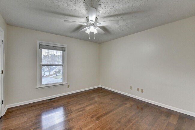 Building Photo - 200 Pine Bridge Trail