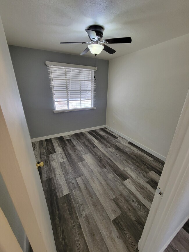 Building Photo - 1920 E Fairmount Ave