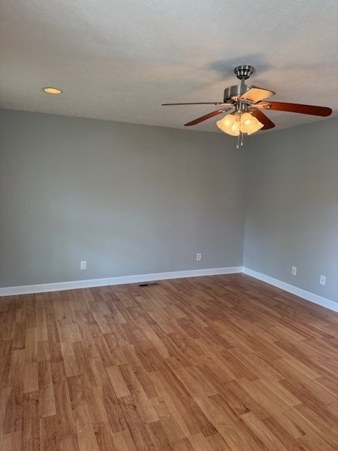 Building Photo - $1,000 off first month's rent if move in b...