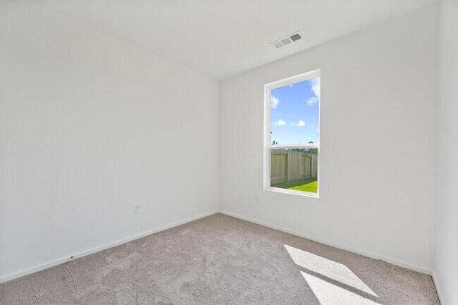 Building Photo - 26008 Hampshire Dr