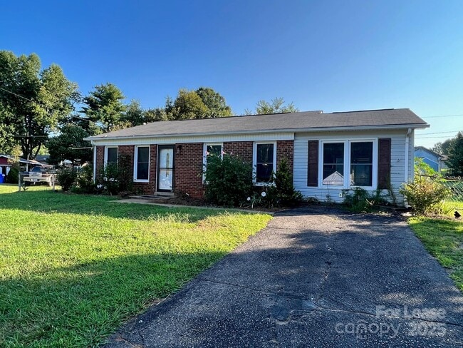 Primary Photo - 222 Sikeston Ct