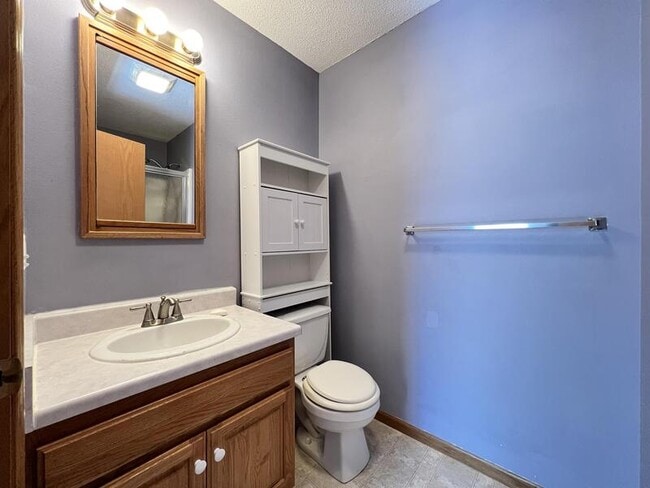 Building Photo - 2305 Eastlawn Dr