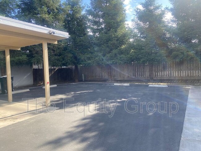 Building Photo - 2726 S Sallee Ct