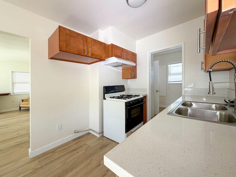 (A) Kitchen - 1722 E Victoria Ave