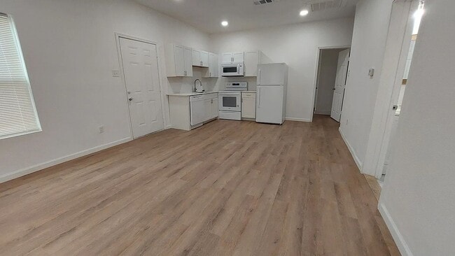 Building Photo - 2123 Langford St