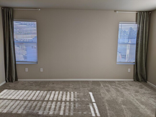 Building Photo - 4/2.5 Townhouse for rent in DuPont!