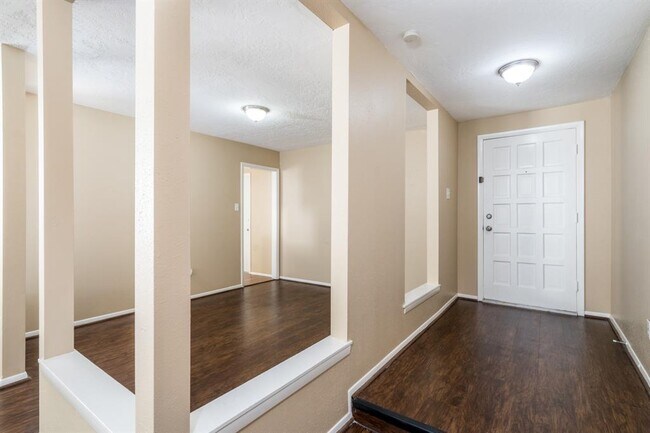 Building Photo - 9903 Cane Creek Dr