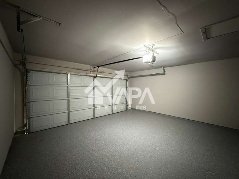 Building Photo - 9747 Fortune Ridge Dr