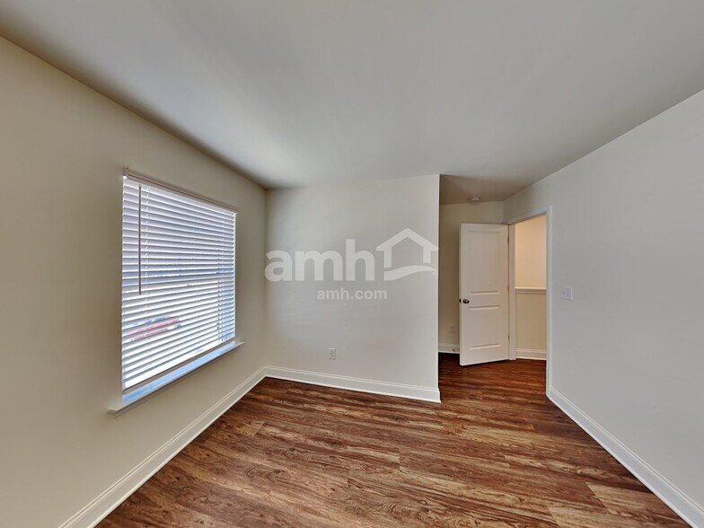 Building Photo - 401 Tributary Ln