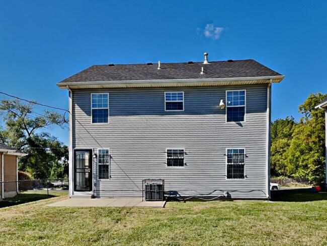 Building Photo - Charming 4-Bed Home in Kansas City with Garage Parking