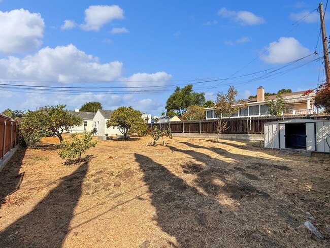 Building Photo - Charming 3BR Home with Expansive Backyard ...