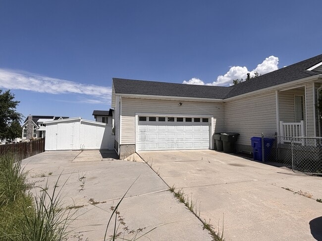 Building Photo - 627 E 700 N