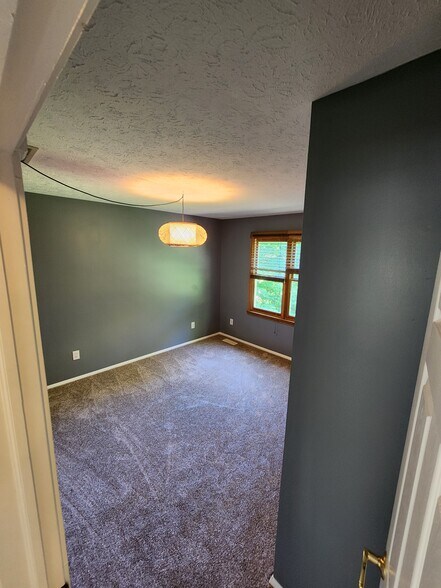 Building Photo - 8797 S Shandle Blvd