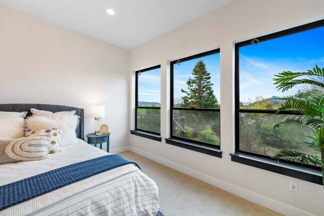Building Photo - BRAND NEW LUXURY HOME!