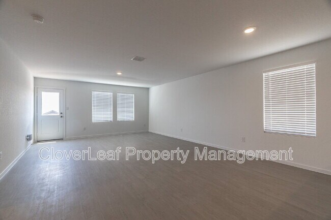 Building Photo - 3338 Gingham Pt