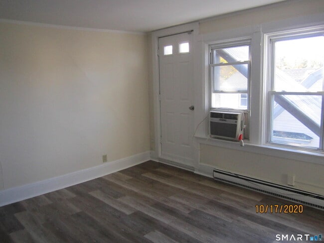 Building Photo - 1085 Broad St