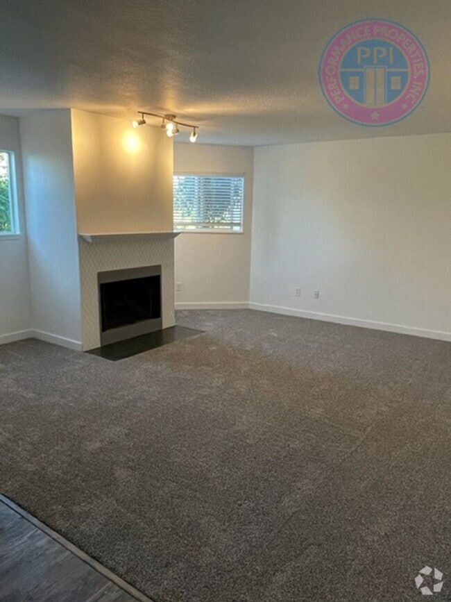 Building Photo - Desirable West Linn Location / Walk To The...
