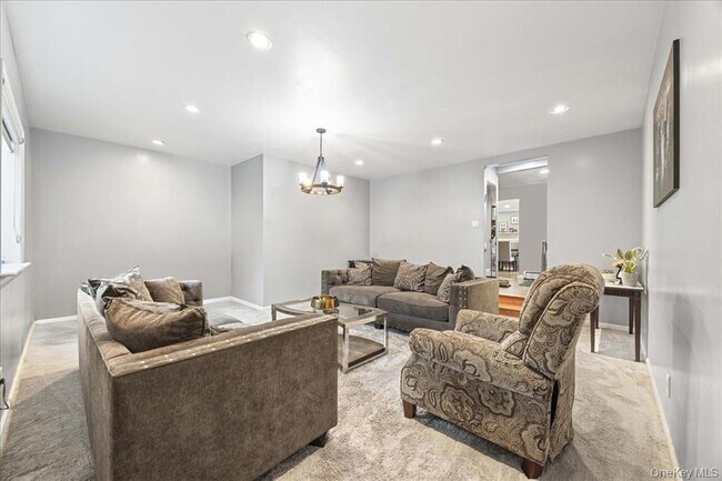 Building Photo - 1127 Fordham Ln