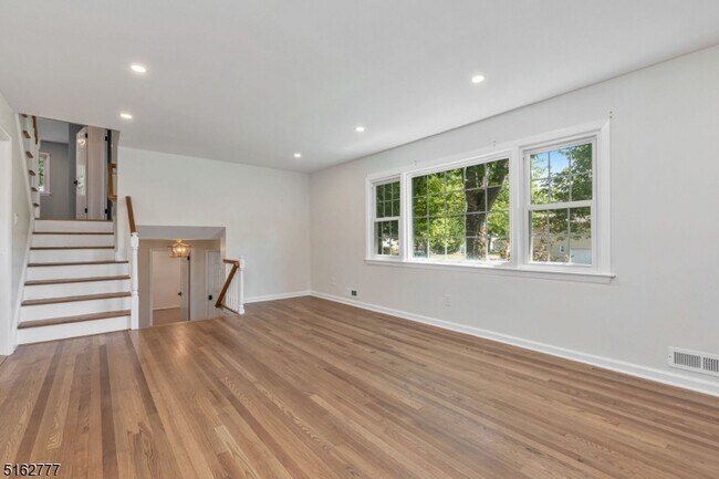 Building Photo - 27 Glenbrook Rd