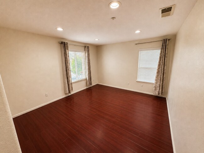 Building Photo - 621 Marbella Ct