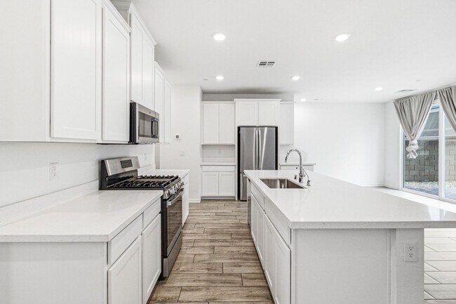 Building Photo - 9763 Mojave Mountain St