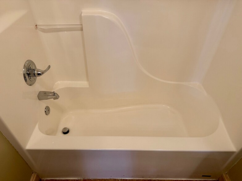 Building Photo - 1616 Spring Valley Dr