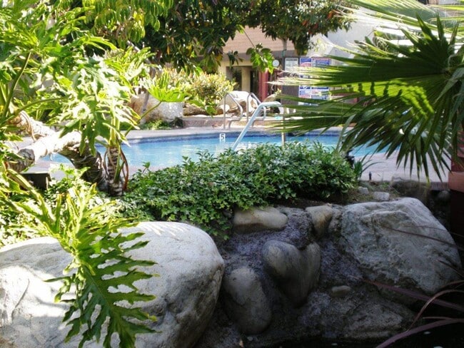 Building Photo - Camarillo 2 Bedroom Condo