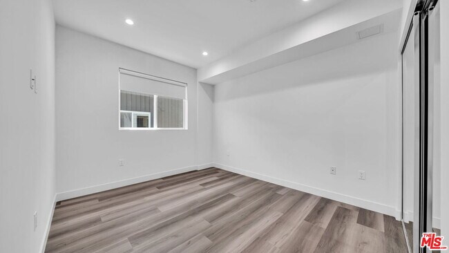 Building Photo - 627 N Dillon St