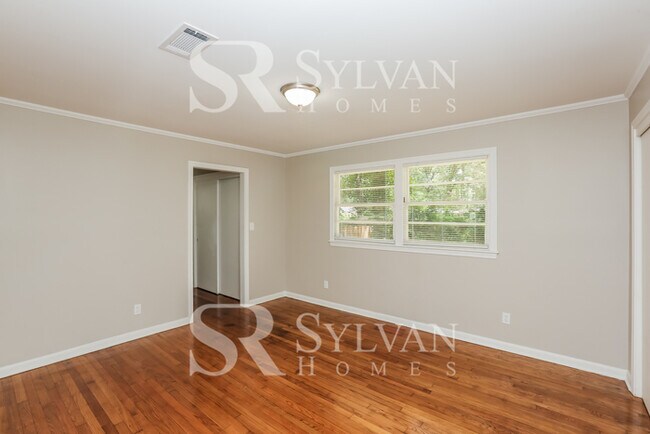 Building Photo - Feel welcome in this well-maintained 3BR 2BA