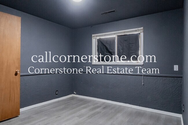 Building Photo - 1320 Verde Dr