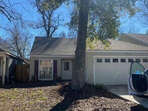 Building Photo - 8952 Fox Run Ave