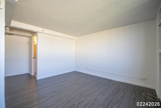 Building Photo - Studio in Hawaiian Monarch