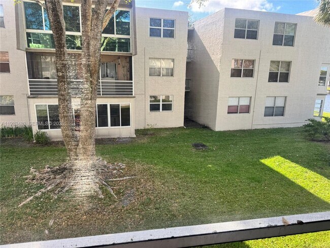 Building Photo - 9400 Lime Bay Blvd