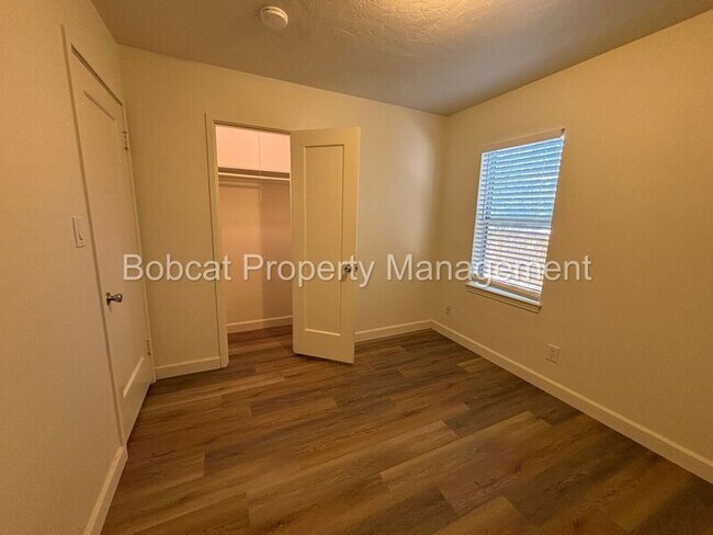 Building Photo - 509 Westview Ave