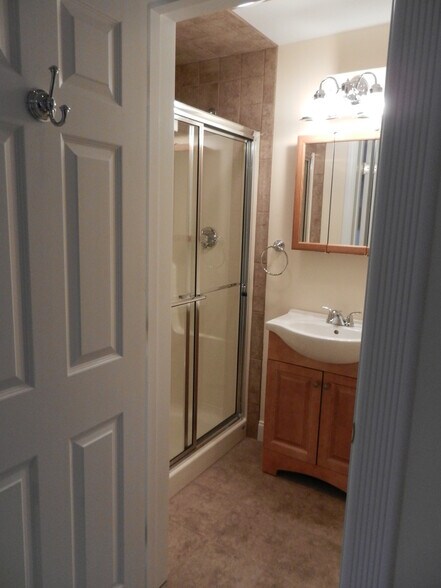 Building Photo - 9 Frankwyn St