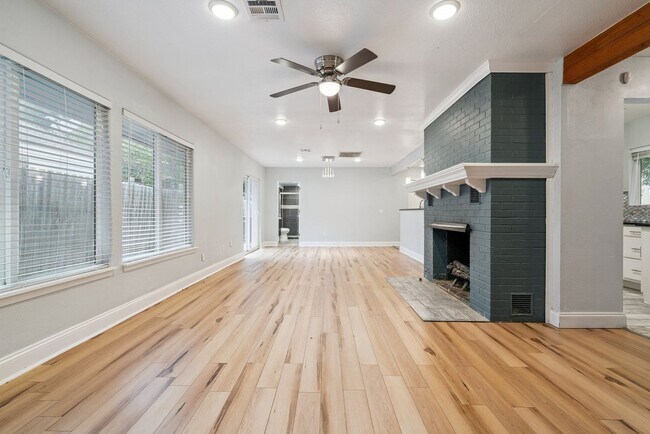 Building Photo - For Rent: Spacious 3-Bedroom, 2-Bath Home