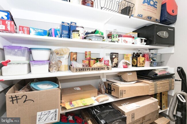 Building Photo - 273 S Pickett St