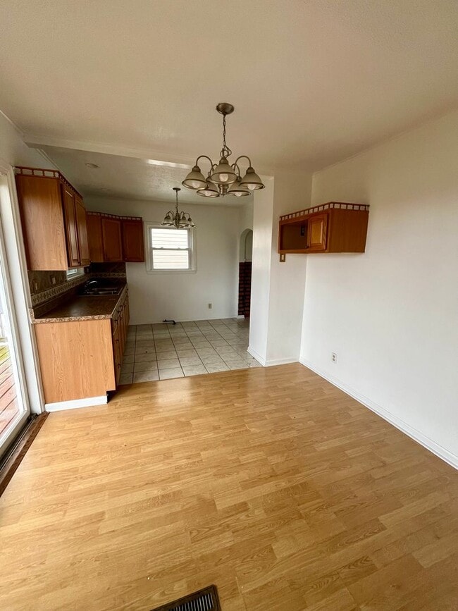 Building Photo - Three Bedroom Single Family House