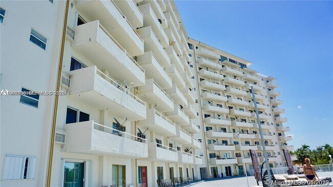 Building Photo - 7904 West Dr