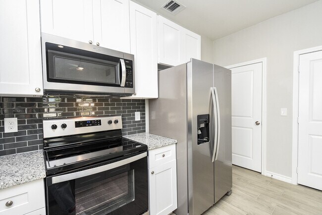 Building Photo - 16991 W Dounreay St