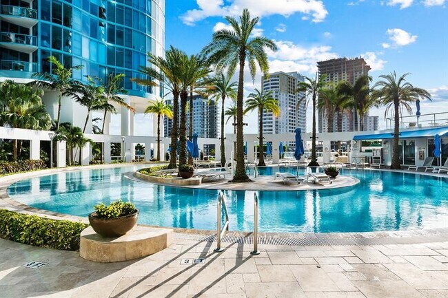 Building Photo - 333 Las Olas Way