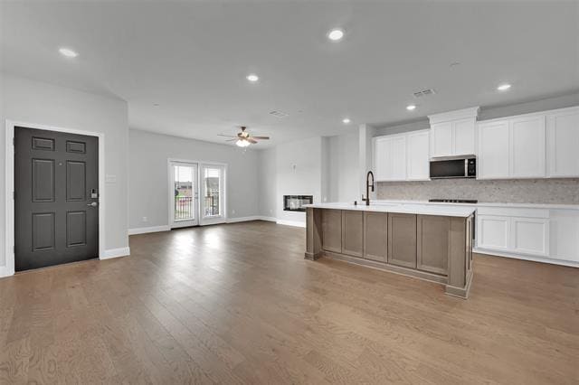 Building Photo - 7929 Bayside Dr
