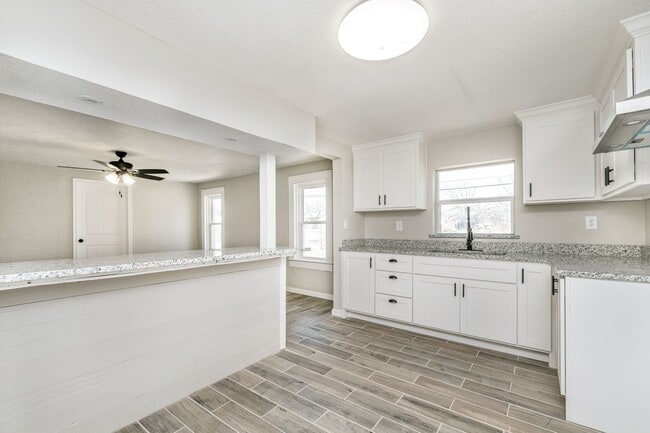 Building Photo - 4/2 Home for Lease