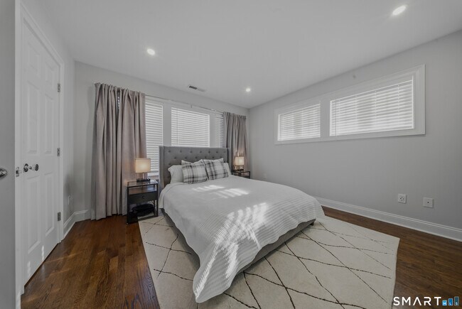 Building Photo - 145 Brentwood Ave