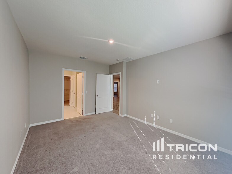 Building Photo - 3948 Fescue St