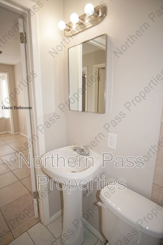 Building Photo - 402 Mississippi Ave