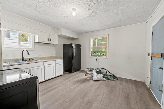 Building Photo - 401 N Colorado Ave