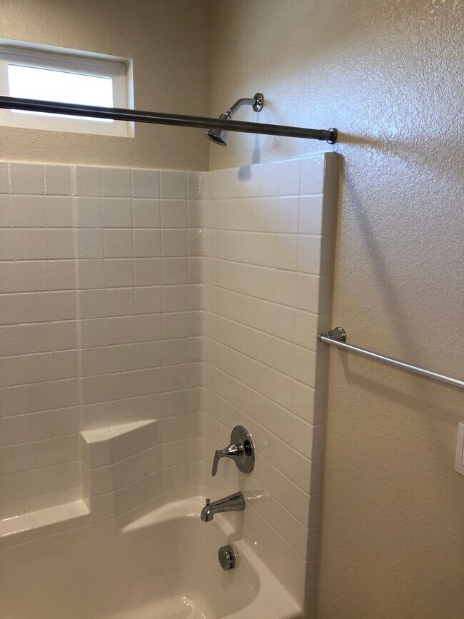 Building Photo - Modesto 3 Bedroom 2.5 Bath Newer Construction